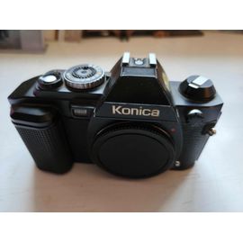 Ensemble photo argentique : boitier KONICA, 2 objectifs et accessoires