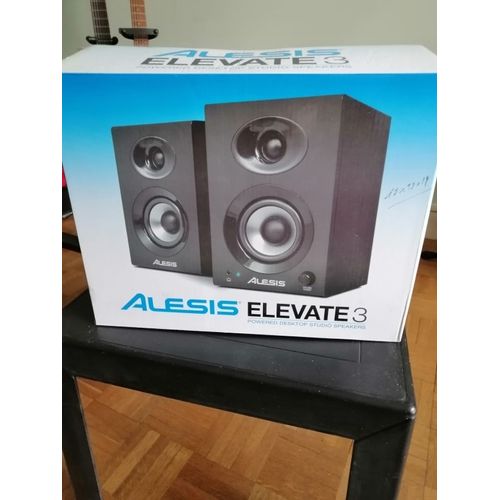 Audibox USB Presonus - 2 enceintes pour Audibox Alesis Elevate 3 - Repose pied pour guitariste-Pupitre pour partitions - Ampli Yamaha GA 15II-Micro - Divers cables pour l'ensemble .
