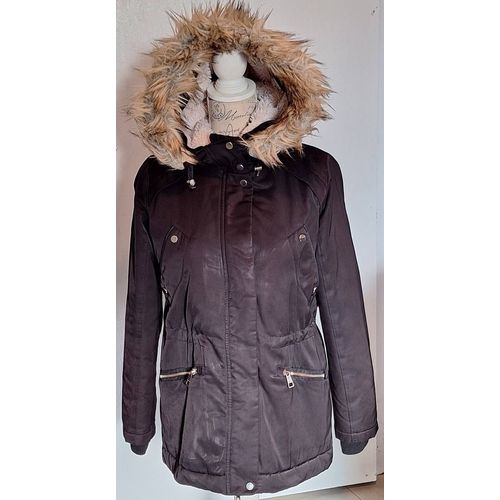 Parka Noire Bien Chaude À Capuche