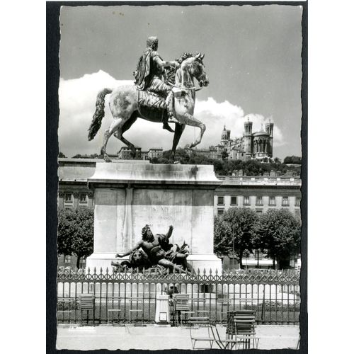 Carte Postale Lyon , Rhône , Statue Équestre De Louis Xiv , Sculpteur ; Lemot , Et Basilique De Fourvière , 1961