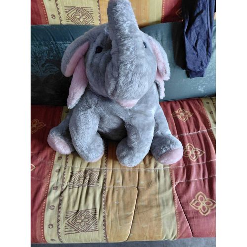 Éléphant en peluche