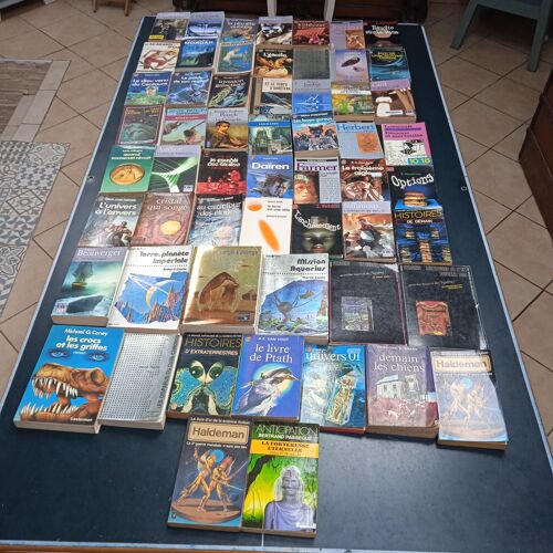Lot De 57 Livres De Science Fiction / Fantastique / Heroic Fantasy / Anticipation Dont : Asimov, Blish, Simak, Clarke, Heinlein, Sturgeon, Lovecraft, Farmer, Herber, Haldeman, Wolfe, Leinster, Etc . .