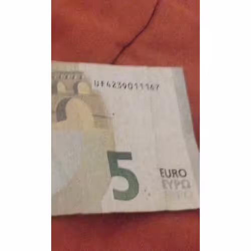 Billet De 5 Euros Avec Trois Chiffres Consécutifs Dans Leur Numérotation, En Haut À Droite.