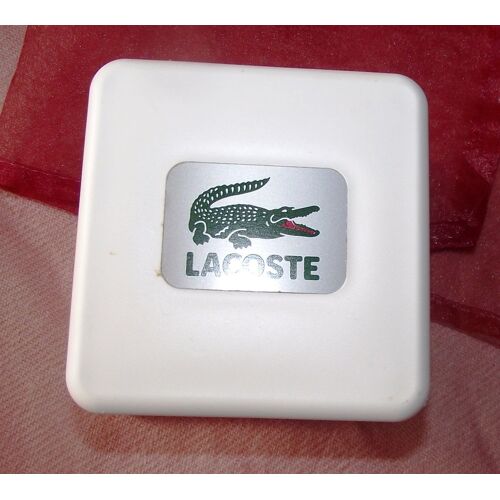 Accessoire Plastique Forme Carrée Lacoste Dimensions 7,5 Cm X 7,5 Cm