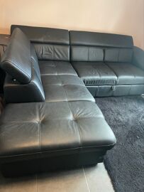 Type : convertibleRevêtement: Cuir / Croûte de Cuir Tétières / appuie-têtes ajustables :OuiCoffre de rangement: Oui