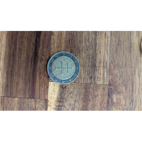 Pièce Assez Rare De 2 Euros Slovène