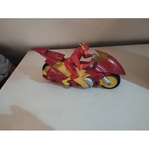 Personnage flash avec moto