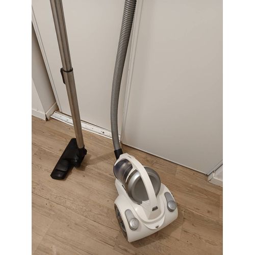 Aspirateur schnejder en ma possession depuis quelques mois mais utiliser très peu de fois, En très bon état.