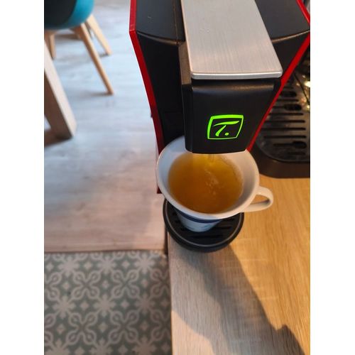 THEIERE électrique SPECIALE THE marque DELONGHI couleur Rouge.