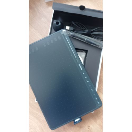 Tablette graphique Huion HS611 couleur bleu étoilé, en excellent état