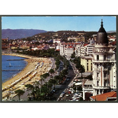 Carte Postale Cannes , La Promenade De La Croisette , Vue Générale