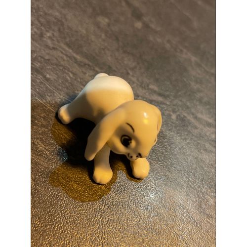 Figurine petit chien blanc 