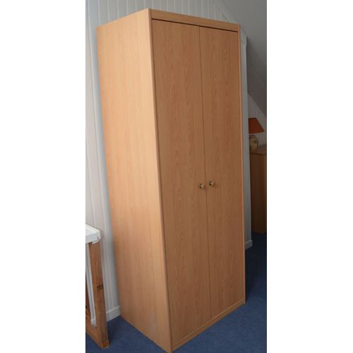 armoire en bois blanc, pin.