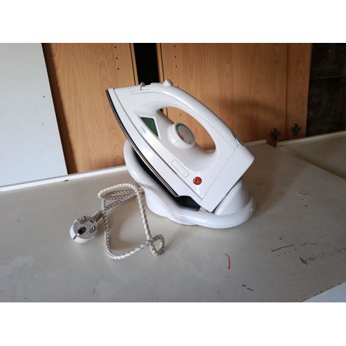 Vends petit fer à repasser vapeur
