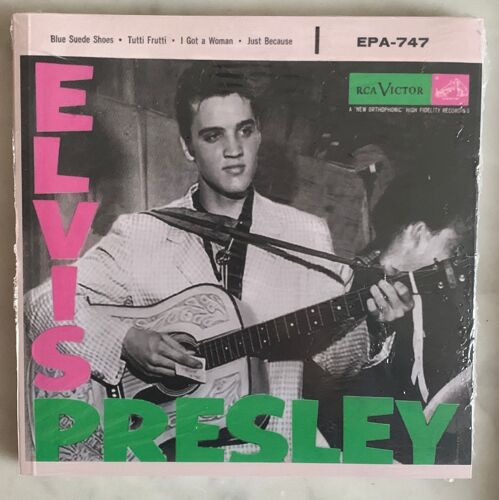 Elvis Presley The Very First Eps Of Elvis Around The World Livre Couverture Souple 150 Pages 18.1 X 18.0 X 1.1 Cm Sortie En Février 2021 Extrêmement Rare