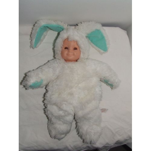 POUPEE ANNE GEDDES DEGUISEE EN LAPIN BLANC VERT 40 cm
