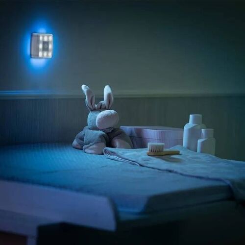 Reer Veilleuse pour table à langer Nightguide, lumière douce et focale pour le changement et lallaitement, Bleu -