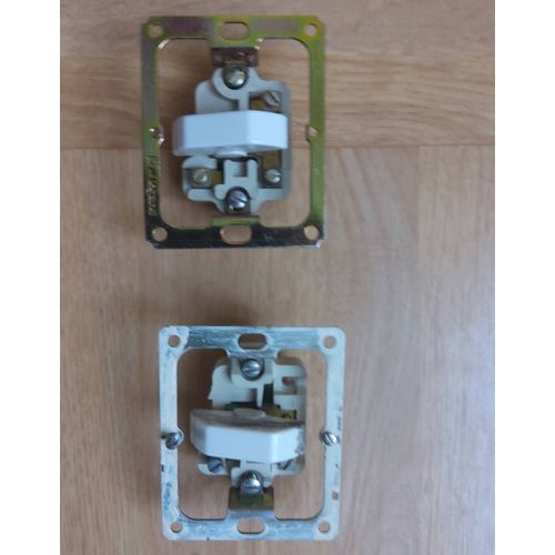 Lot de 2 interrupteurs simples Chambord de chez Legrand