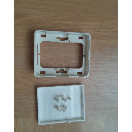 Boitier plastique pour interrupteur Galion de chez Legrand