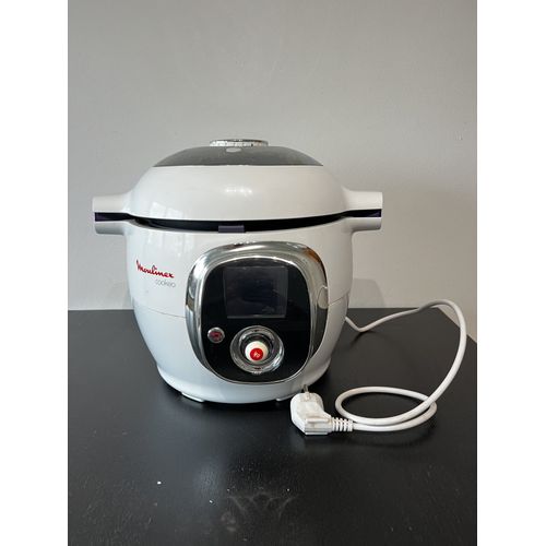 Cookeo Moulinex Série EPC03, un multicuiseur intelligent idéal pour préparer rapidement de délicieux plats maison.