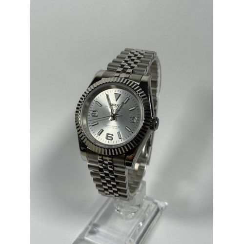 Seiko Automatique  Cadran Argent, Boîtier Argent 39mm, Mouvement Nh35