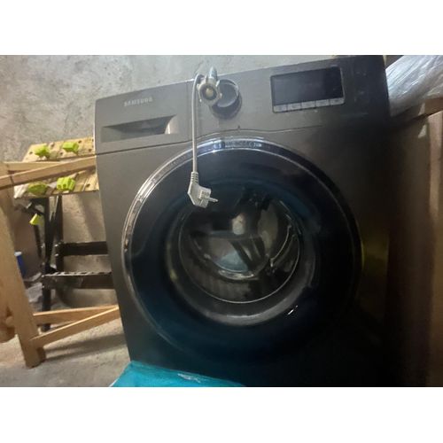 Machine à laver, fonctionne parfaitement bien, très bon état. Vente cause déménagement