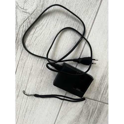 CANON PACK EOS R50 hybride 24.2 mpix + Objectif RF-S 18-45MM F/4.5-6.3 IS STM + MICRO + TRÉPIED + TÉLÉCOMMANDE + CARTE SD + CHARGEUR