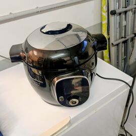 a vendre cookeo connect servie 3 fois a recupérer en main propre au domicile du vendeur.