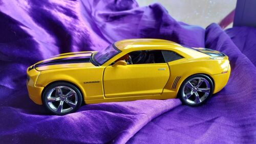 Camaro 2006 Chevrolet Jaune Et Noir Format 1/24 Marque Jada Toys N° 91782