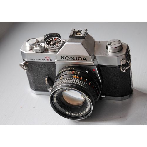 KONICA Autoreflex T3 n°879350 + objectif f 1,7/50mm hexanon n°7124711