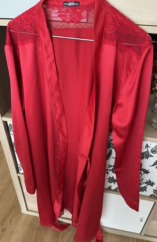 Peignoir Kimono Rouge Avec Dentelle Sur Épaules Taille 42/44 Marque Rougegorge