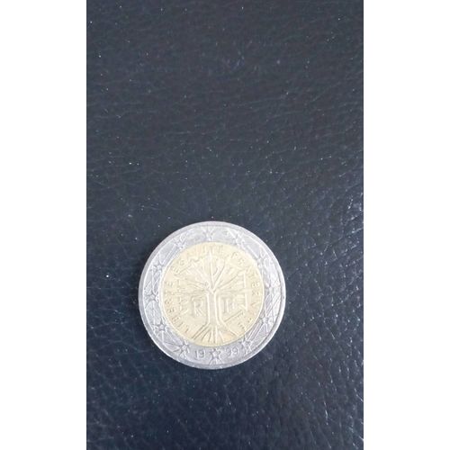 Piece De 2 Euros Très Rare .