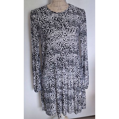 Robe Blanche Et Noire Fluide Plissée