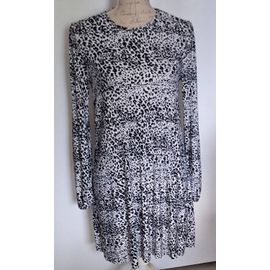 Robe Blanche Et Noire Fluide Plissée