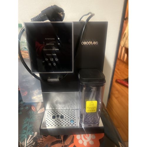 Une cafetière à grain Cecotec à réparer : panne : broyeur de grain