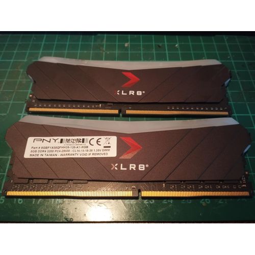 2 Barrettes mémoire PNY DDR4 - 2x8go très bon état
