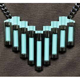Collier Plastron En Métal Et Résine Turquoise