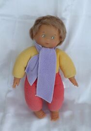 Poupée Doudou Jaune Orange Echarpe Mauve Corolle 2002