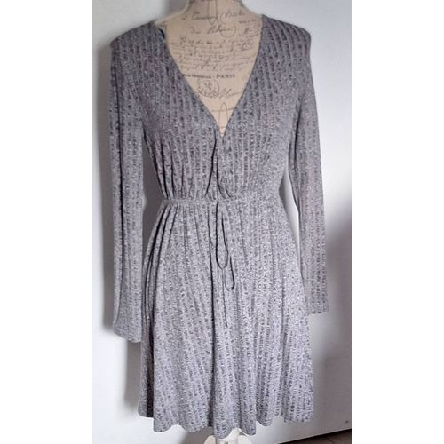 Robe Grise Unie Légère À Manches Longues