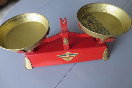 Ancien Jouet D'Enfant Balance Type Robertal