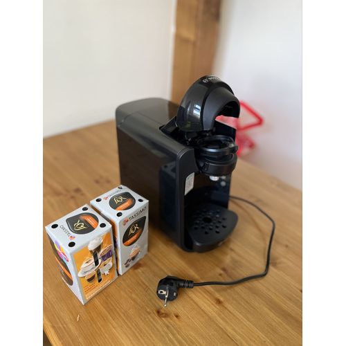 Bonjour je vend ma cafetière Bosh tassimo, jamais utilisé.