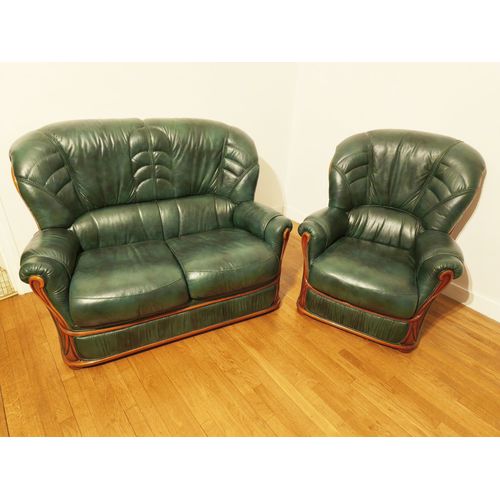 Canapé cuir vert 2 places 135 cm de largeur + Fauteuil cuir vert assorti 80 cm de largeur