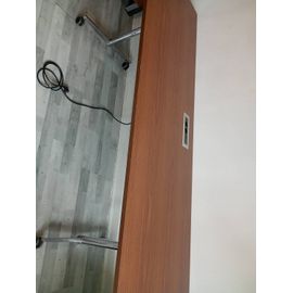 Vends grande table de reunion roulante et rabattable bois et fer