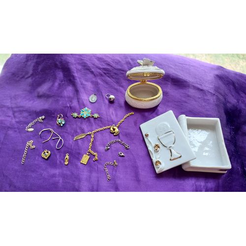 Boites À Bijoux En Céramique 1 Avec Calice 1 Avec Papillon + 13 Bijoux Fantaisie