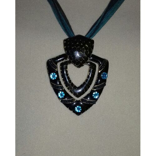 Collier En Laiton Martelé Serti De Strass Bleutés