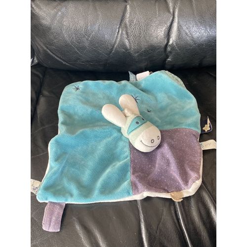 DOUDOU PLAT ÂNE PACO NOUKIE'S PLAY TO GROW BLEU VERT MASQUÉ ANNEAU DE DENTITION 26 CM