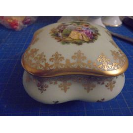 Coffret à bijoux en porcelaine.