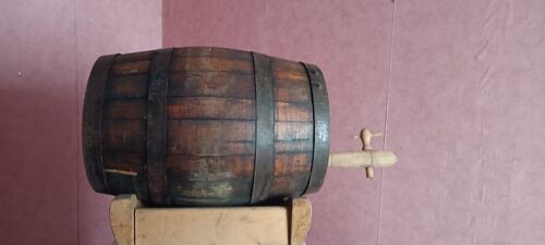 Tonneau En Bois Ancien Avec Robinet Et Support