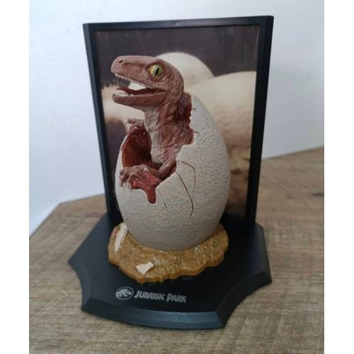 Jurassic Park. Oeuf Avec Bébé Raptor Marque Toy Collectible