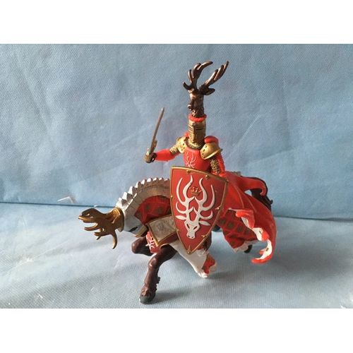 Figurine De Collection Papo : Maitre Des Armes Cimier Cerf Rouge Et Son Cheval
